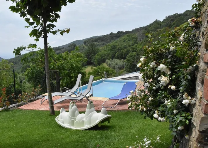 Casa vacanza per 4 persone, con piscina e panorama nonché giardino e terrazza, con animali domestici - 1