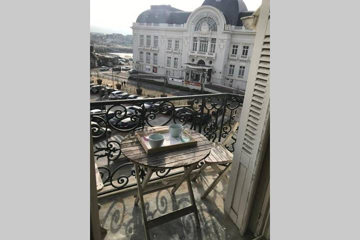 Gîte pour 2 personnes, avec vue et balcon dans Casino de Trouville - 2