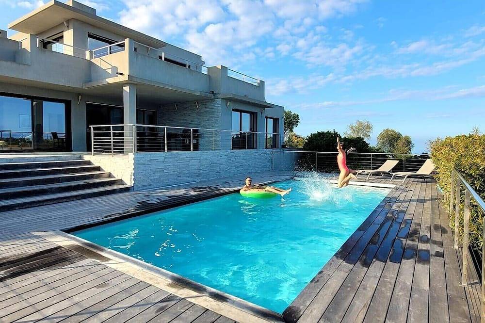 Magnifique maison contemporaine vue 180° mer et montagne sans vis à vis in Conca, Arrondissement de Sartène