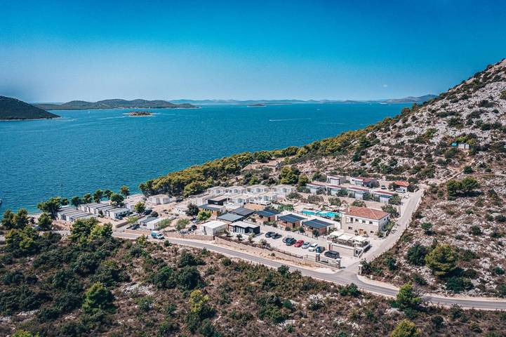 Camping für 5 Personen, mit Terrasse und Garten sowie Pool und Ausblick in Drage (Pakoštane) - 2