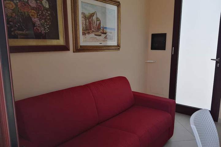 Gallipoli in 5 Minuten - Zwei-Zimmer-Penthouse, umgeben vom Grün einer eleganten Villa in Taviano, Golf von Tarent