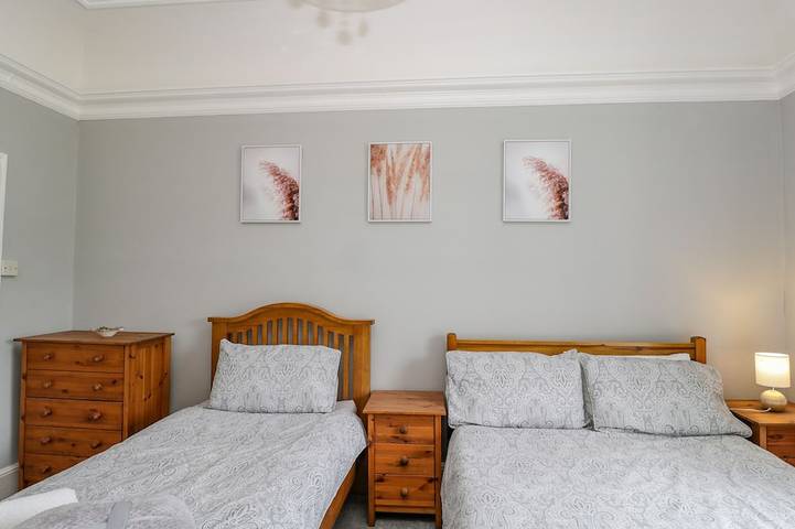 White Roses, pet friendly, character holiday cottage in Monmouth in Herefordshire