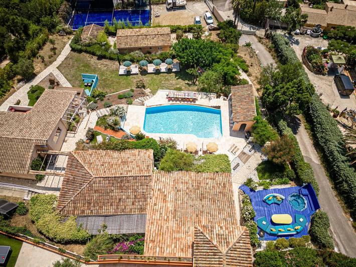 Vacation rental for 32 people, with pool and hot tub as well as balcony/terrace in Grimaud