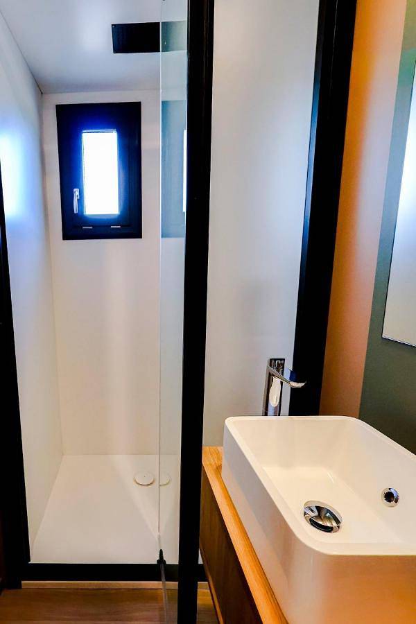 Gîte pour 6 personnes, avec piscine ainsi que terrasse et jardin à Rivières - 2