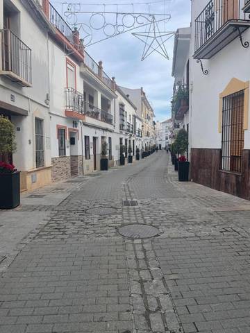 Gîte pour 9 personnes, avec vue et terrasse à Alozaina