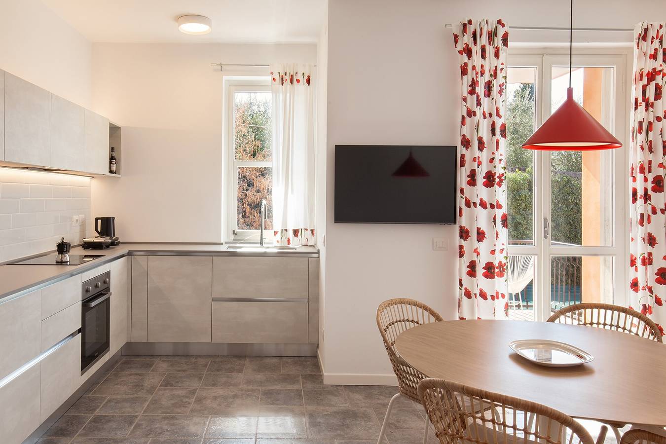 Appartamento intero, Il Faro, Design e Relax sul Lago di Garda in Torri del Benaco, Prealpi Gardesane