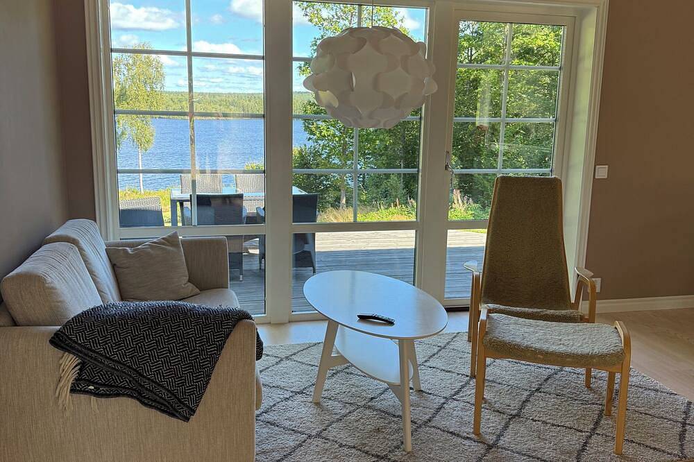 Unique accommodation in tranquility with stunning lake views! in Kronoberg