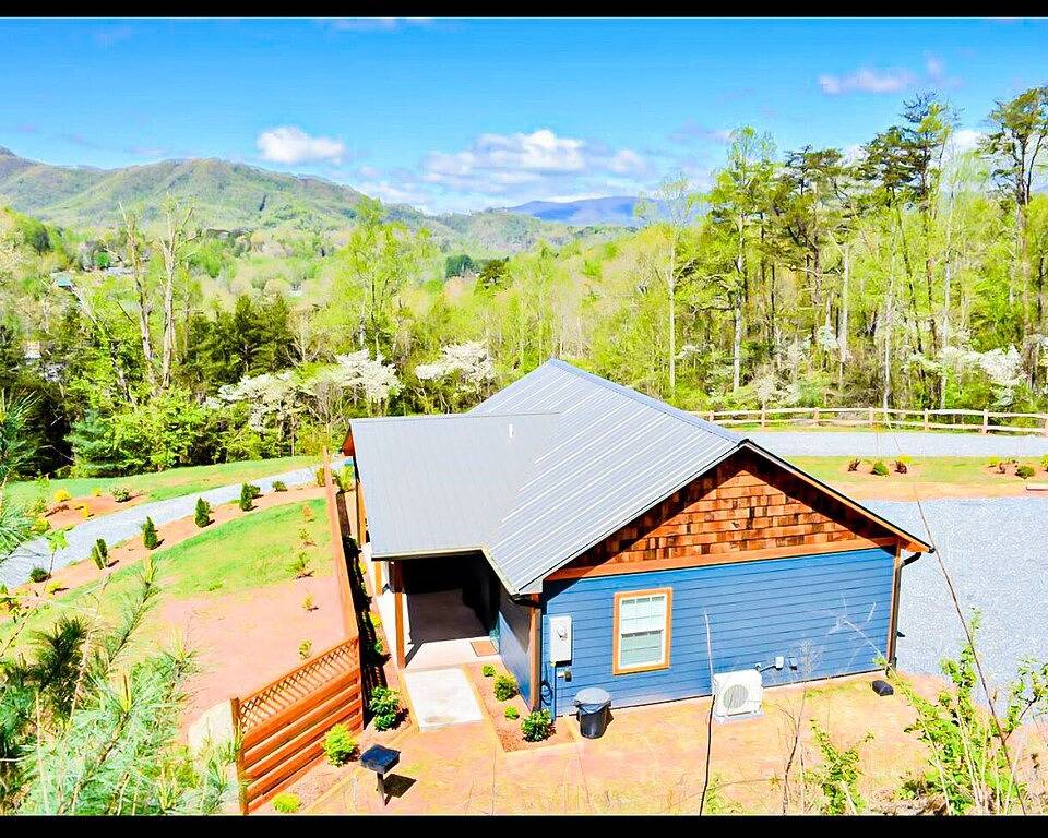 The Blue Moose: In der Nähe der Stadt, Blick auf die Berge, Whirlpool und vieles mehr! in Bryson City, Fontana Lake