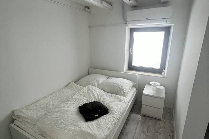 Ganze Wohnung, Krefeld ruhiges Apartment in der 2. Etage. Mit Klimaanlage in Krefeld, Niederrhein