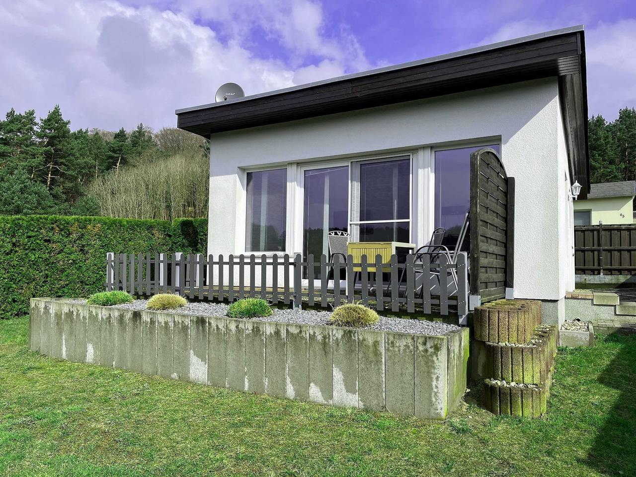 Fh Emma in ruhiger Wohnlage mit schönem Grundstück am Wald - Emma in ruhiger  Wohnlage mit schönem Grundstück  am Wald in Sellin, Rügen