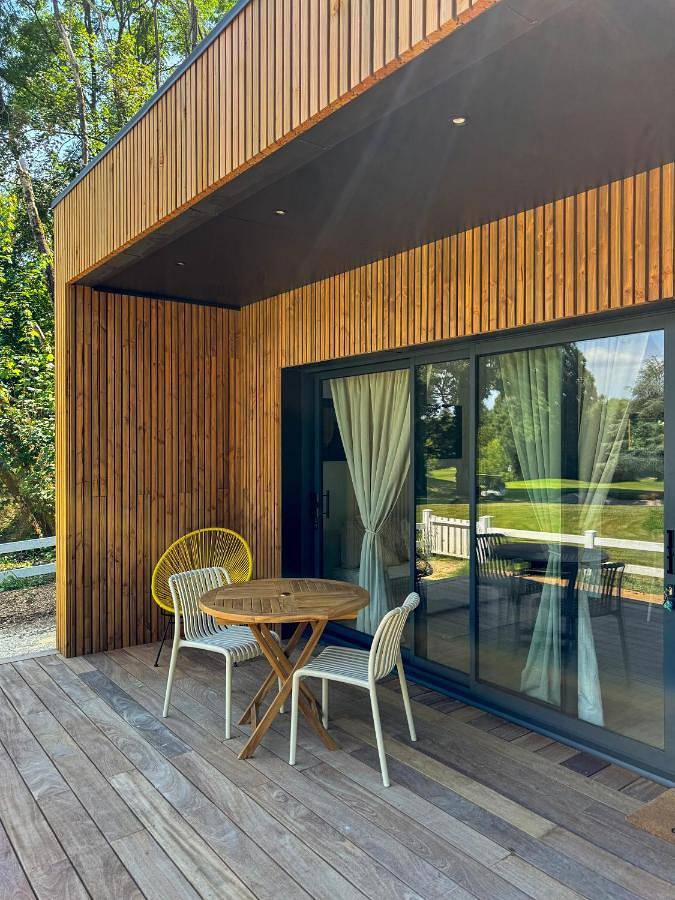 Gîte pour 2 personnes, avec vue ainsi que terrasse et jardin à Saint-Antoine-du-Rocher