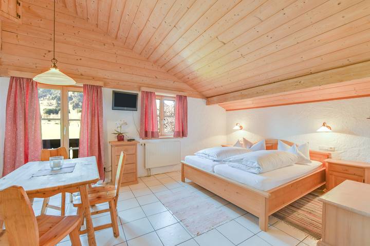 Ferienwohnung für 2 Personen, mit Balkon und Garten im Tölzer Land - 3