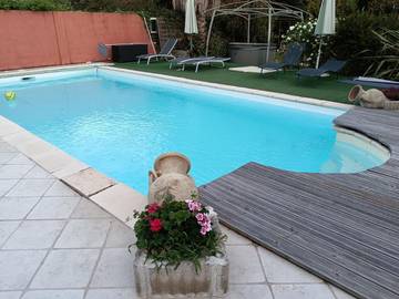 Gîte pour 2 personnes, avec piscine et terrasse à Solaro