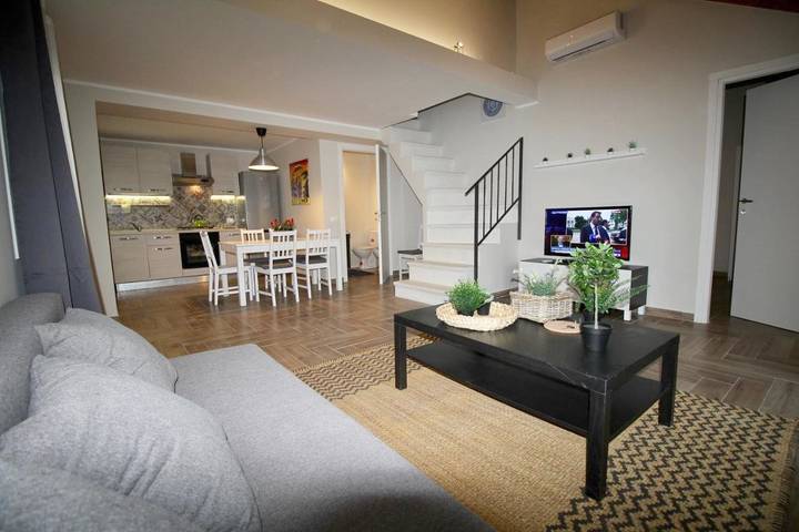 Gîte pour 4 personnes, avec piscine ainsi que vue et jardin, adapté aux familles à Agnone Bagni - 4