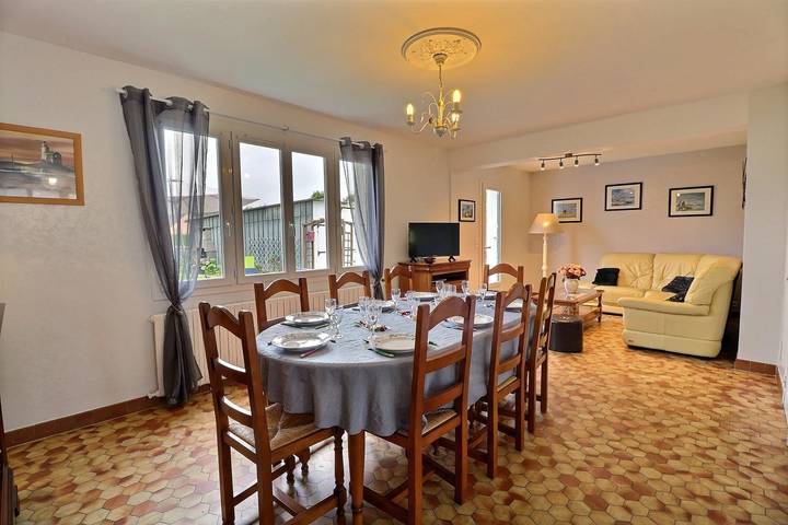 Gîte pour 8 personnes, avec jardin à Hirel - 3