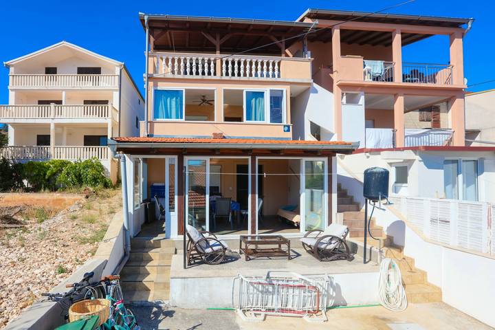 Apartamento entero, Apartamento para dos personas con terraza y vista al mar Rogoznica A-24889-a in Rogoznica, Condado de Šibenik-Knin