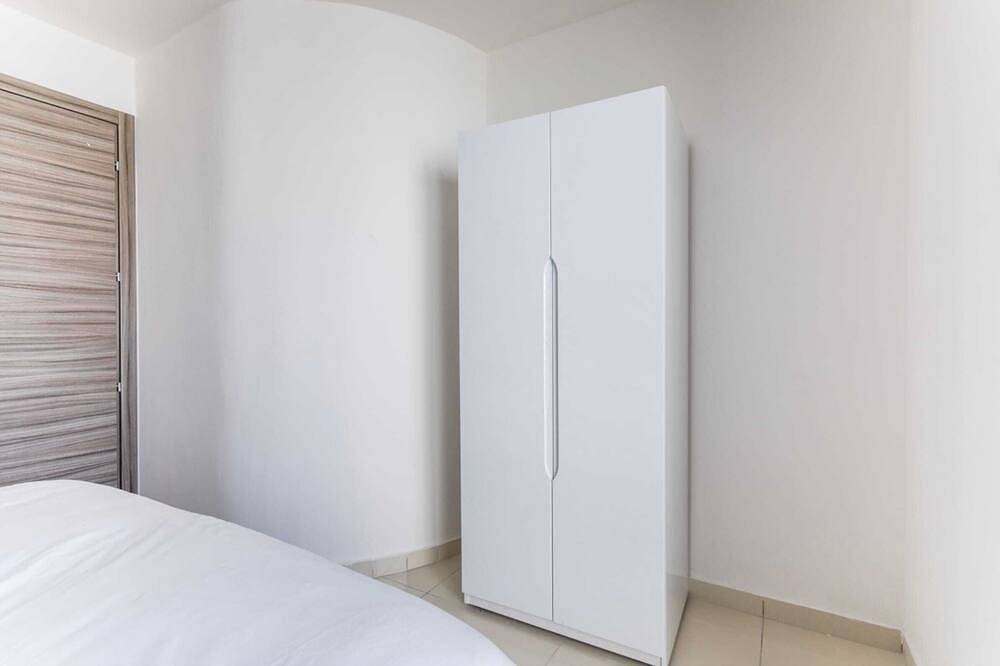 Geheel appartement, Terrace & Sea Views - Saint Julian's Spacious 3Br in Paceville, San Giljan