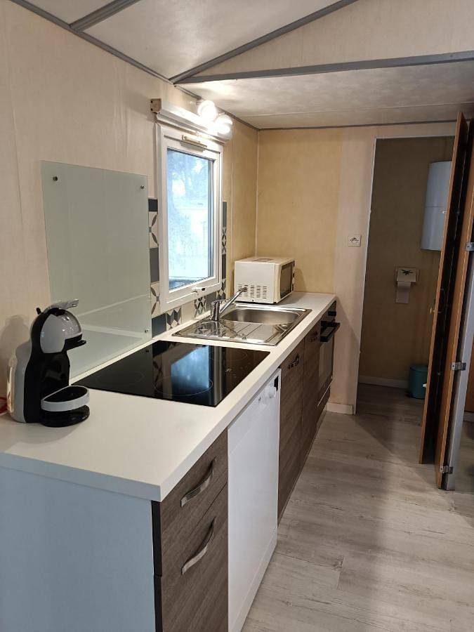 Camping pour 4 personnes, avec terrasse ainsi que piscine et jardin à Puget-sur-Argens - 4