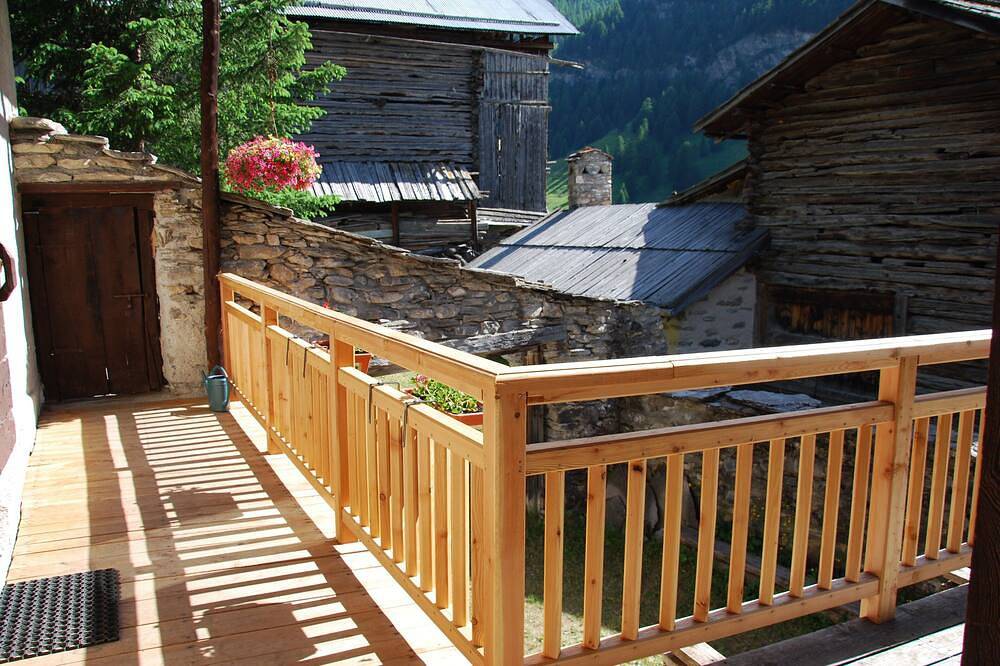 Cosy Nature Gite, Quiet, ski in ski out - Parking in Saint-Véran, Queyras