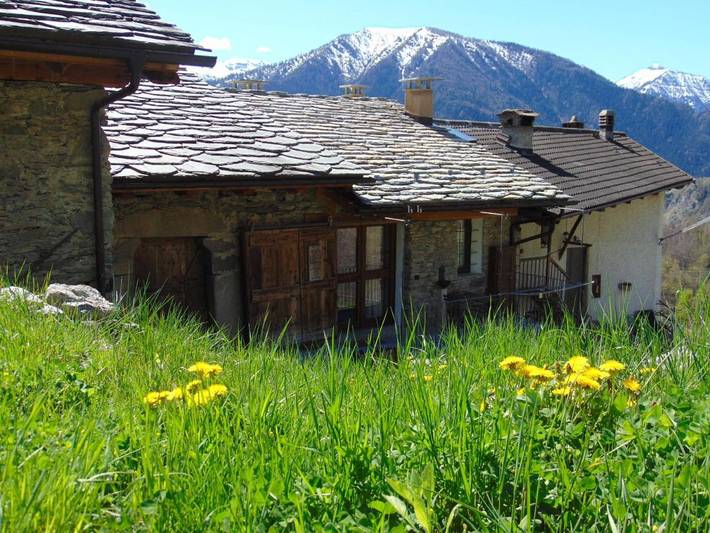 Gîte pour 4 personnes, avec terrasse et vue, animaux acceptés à Stroppo