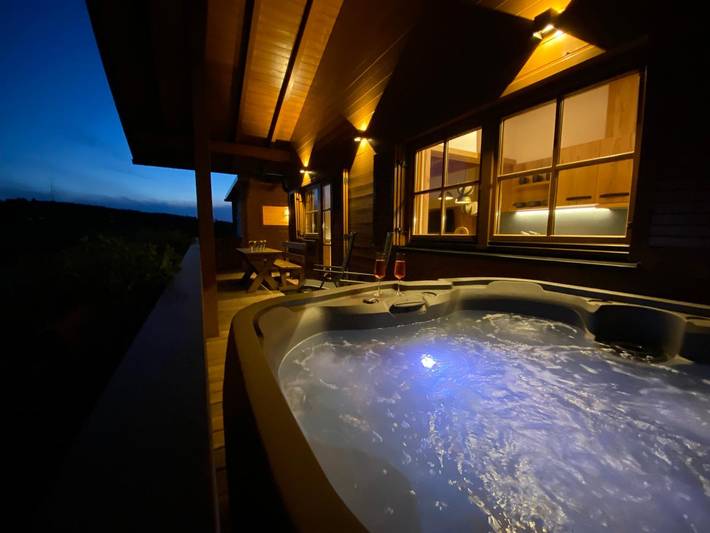 Chalet für 4 Personen, mit Whirlpool und Sauna sowie Garten - 1