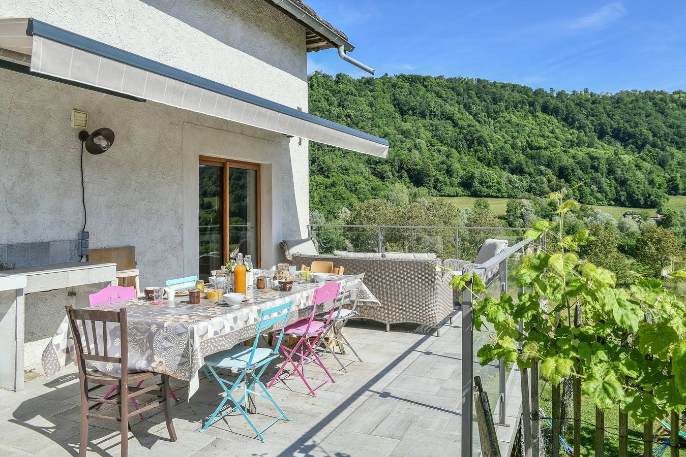 Casa vacanze 'La Maison Dauphinoise' con vista sulle montagne, Wi-Fi e aria condizionata in Saint-Bueil, La Tour-du-Pin e dintorni