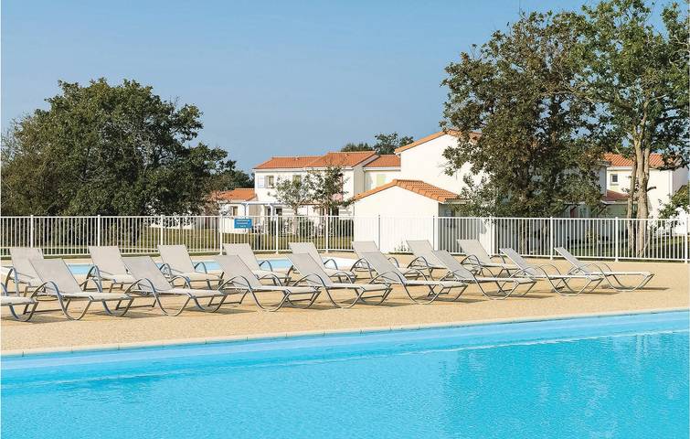 Appartement de plage avec piscine, lits superposés et TV près de l'océan in Talmont-Saint-Hilaire, Vendée