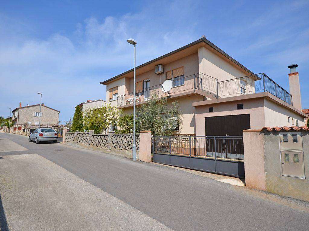 Entire apartment, Holiday apartment for 2 people with terrace in Pula-Medulin, Pula