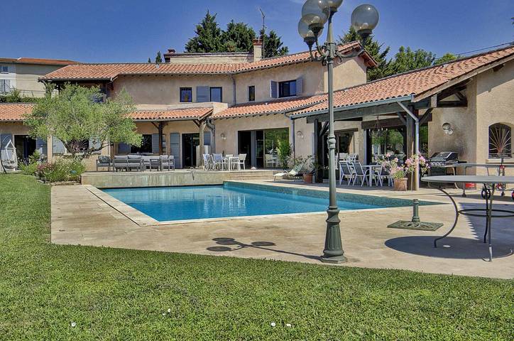 Villa per 8 persone, con giardino e piscina in Rodano