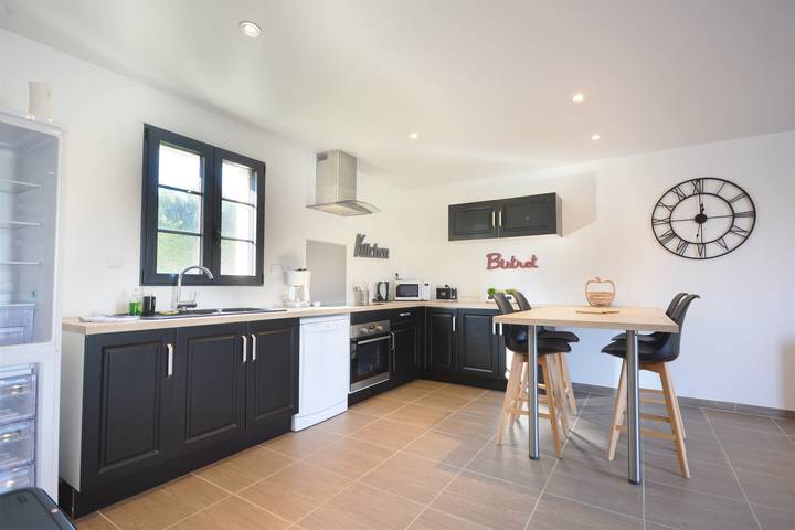 Location de vacances pour 4 personnes, avec balcon ainsi que jardin et vue sur le lac, adapté aux familles à Saint-Quentin-en-Tourmont - 3