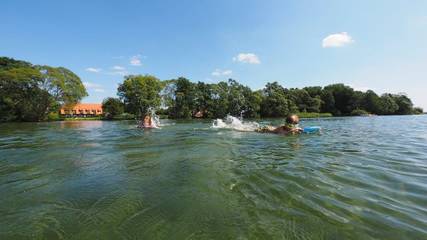 Ferienwohnung für 3 Personen, mit Garten und Ausblick sowie Sauna, mit Haustier in Dobin am See