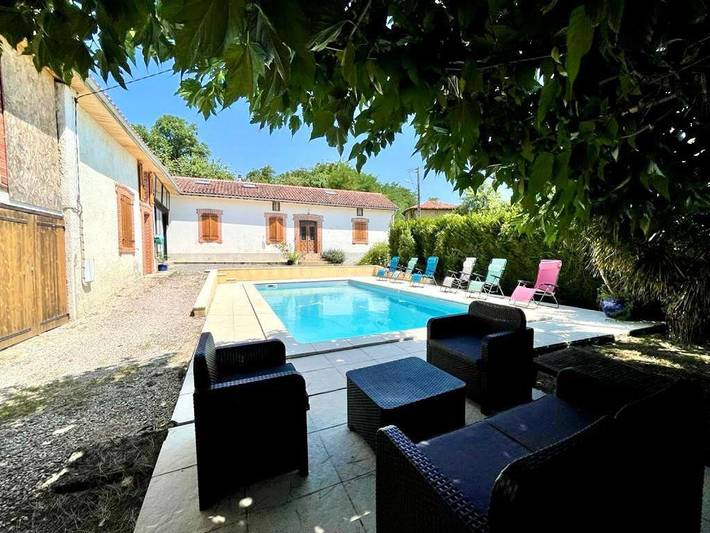Gîte pour 10 personnes, avec jardin et piscine à MUN (homonymie)