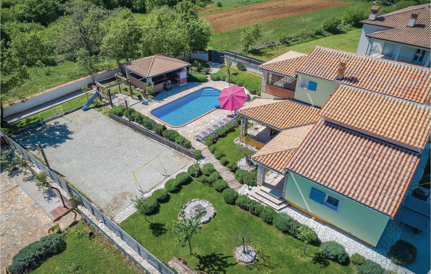 Geräumige 2-Zimmer-Wohnung mit Pool und Parkplatz – inklusive schnellem WLAN! in Režanci, Svetvinčenat