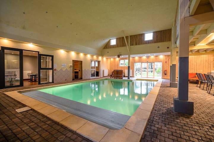 Location de vacances pour 15 personnes, avec jardin et sauna ainsi que terrasse et piscine dans Robertville