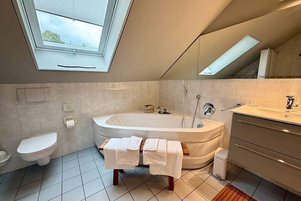 Geheel appartement, Luxurious 5-star vacation apartment (90 m2) with balcony in Frankenalb