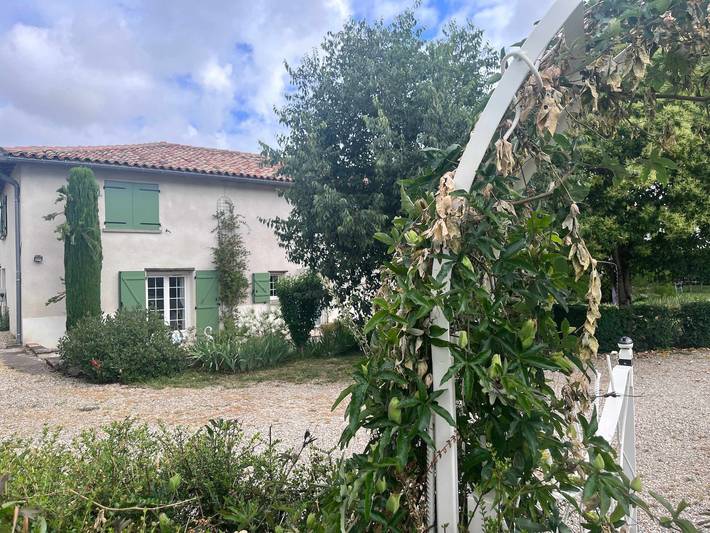 Villa pour 10 personnes, avec vue sur le lac ainsi que jardin et terrasse, animaux acceptés dans le Tarn