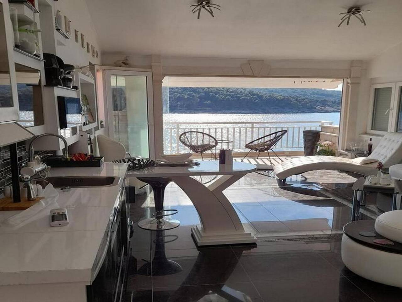 Ganze Wohnung, Ferienwohnung für 2 Personen mit Meerblick in Brac