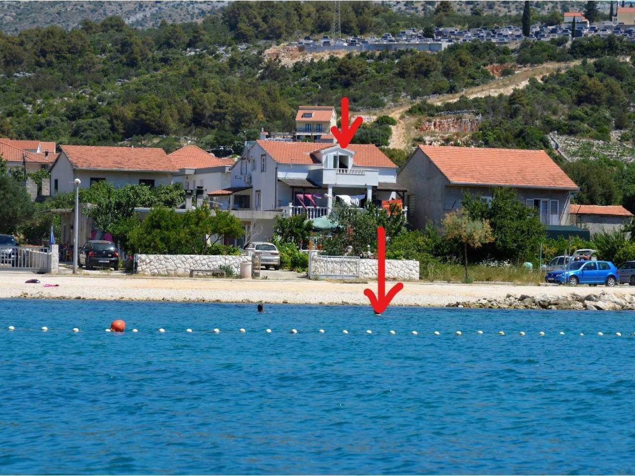 Apartamento entero, Erdgeschosswohnung, erste Reihe vom Meer in Poljica, Condado de Split-Dalmacia