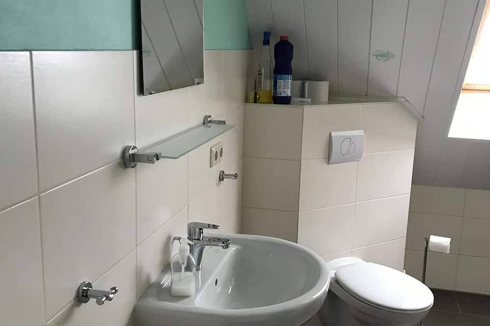 Ganze Wohnung, Gemütliche Ferienwohnung \"Waldblick\" in Ostseenähe. \nhaustierfreundlich! in Neu Hirschburg, Ribnitz-Damgarten
