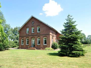 Ferienhaus für 15 Personen, mit Terrasse und Garten, kinderfreundlich in Moormerland