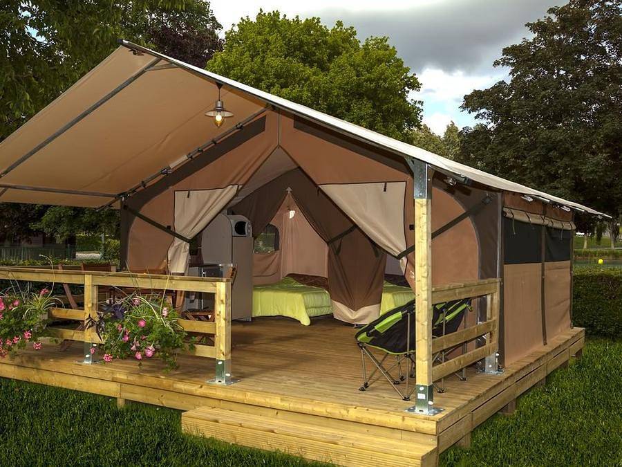 Camping Village Club L'Evasion  - Tente en toile et en bois 5 personnes - Lodge sans sanitaire in Puy-l'Évêque, Quercy