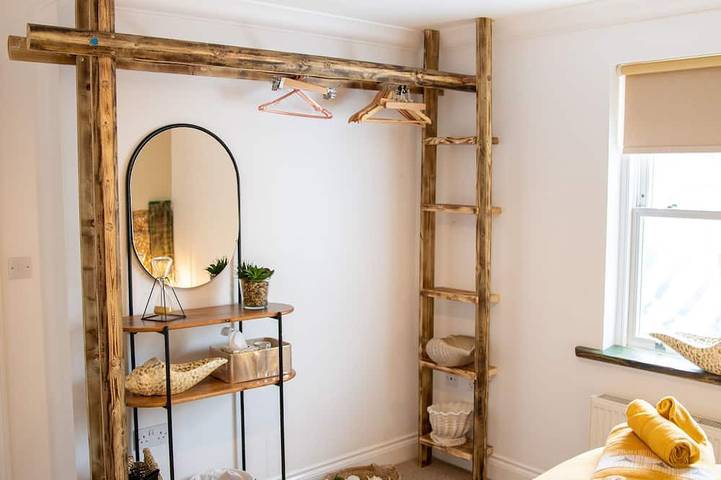 Apartamento entero, Sandbanks is a bright and airy apartment with a coastal feel. Private parking in Eastbourne, Sussex Oriental