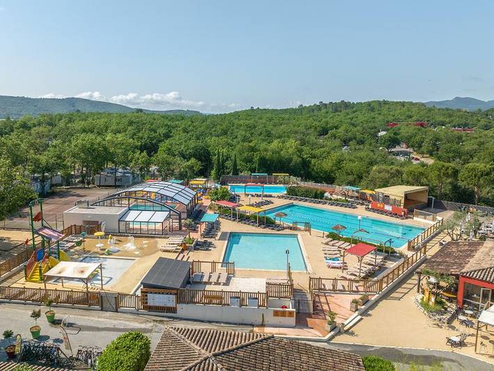 Camping pour 4 personnes, avec Bassin pour enfant