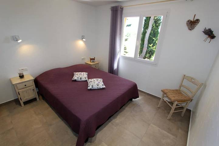 Gîte pour 4 personnes, avec terrasse ainsi que piscine et jardin à Montséret - 2