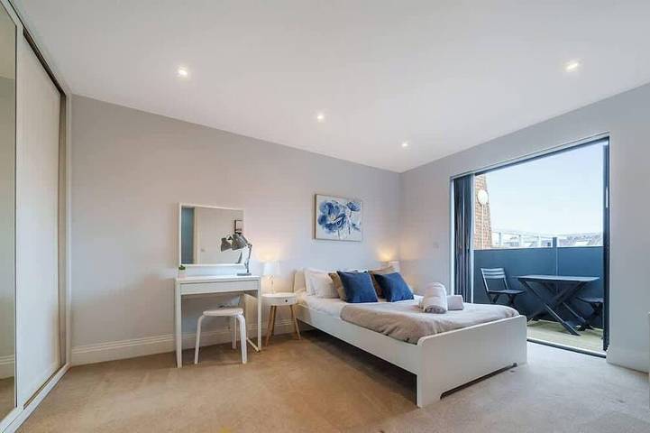 Appartement entier, Central Windsor Gem | 1Br Penthouse + Balcony in Windsor, Berkshire