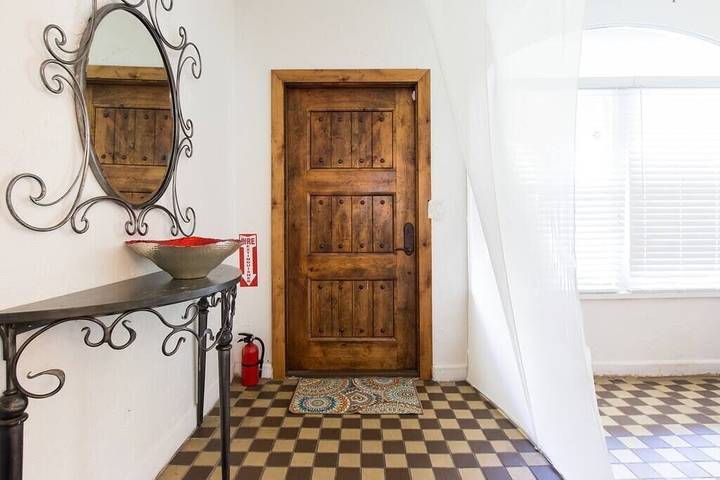 Vacation rental for 5 people, with yard and balcony as well as hot tub in Lake Worth