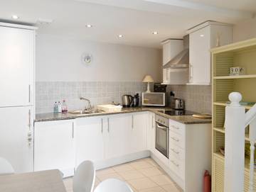 Log Cabin for 4 People in Torquay, Torbay, Photo 3
