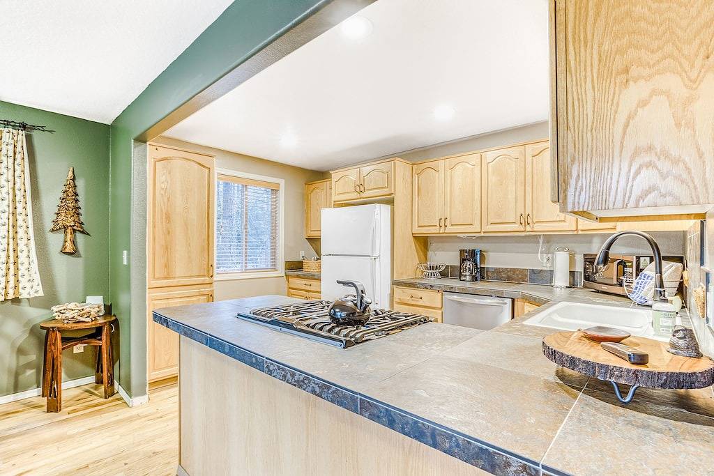 Hundefreundliches, kürzlich renoviertes Haus am Flussufer mit Feuerstelle in Welches, Mount Hood