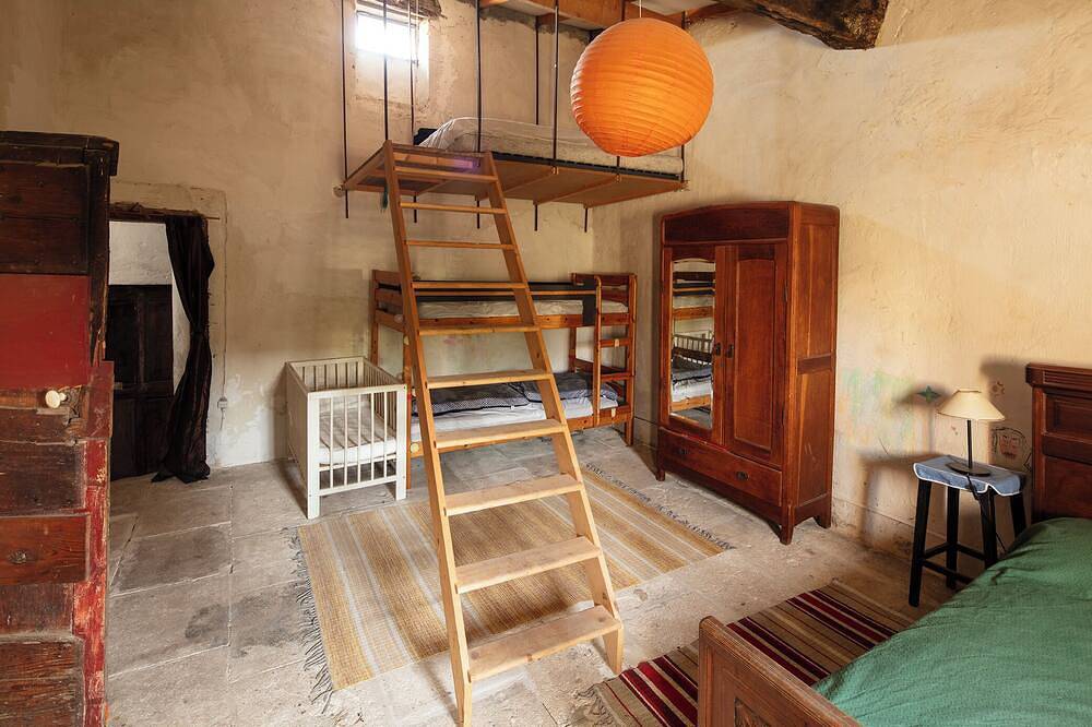 Village house in its original state (under the bell tower) in Meynes, Nimes und Umgebung