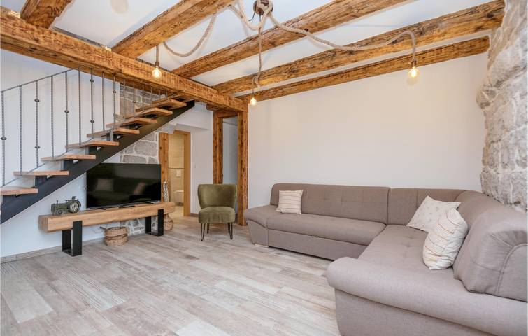 Geräumige 2-Zimmer-Wohnung mit Pool und WLAN in der Nähe der wichtigsten Sehenswürdigkeiten in Imotski, Makarska Riviera